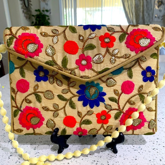 Small embroidered envelope crossbody purse. - Picture 1 of 7
